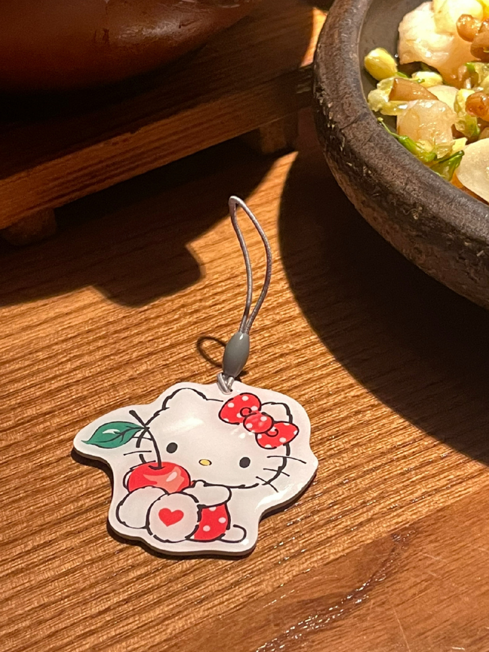 重庆公交卡  今天一去就看到了异形公交卡了,四种样式 选了红色的这种