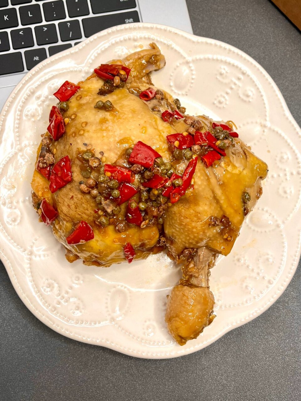 开袋即食的椒麻鸡腿95 麻麻辣辣的很入味 骨头嗦着都好香00 肉质