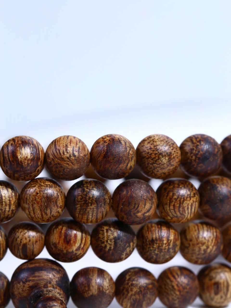 芽庄白奇楠沉香手串 产地:越南芽庄白奇楠 规格:6mm*108 重量:约15克