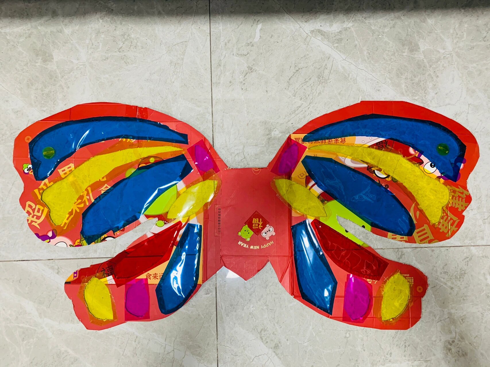 废纸箱改造蝴蝶翅膀:幼儿园手工diy纸板蝴蝶  废纸箱94不要扔 diy一