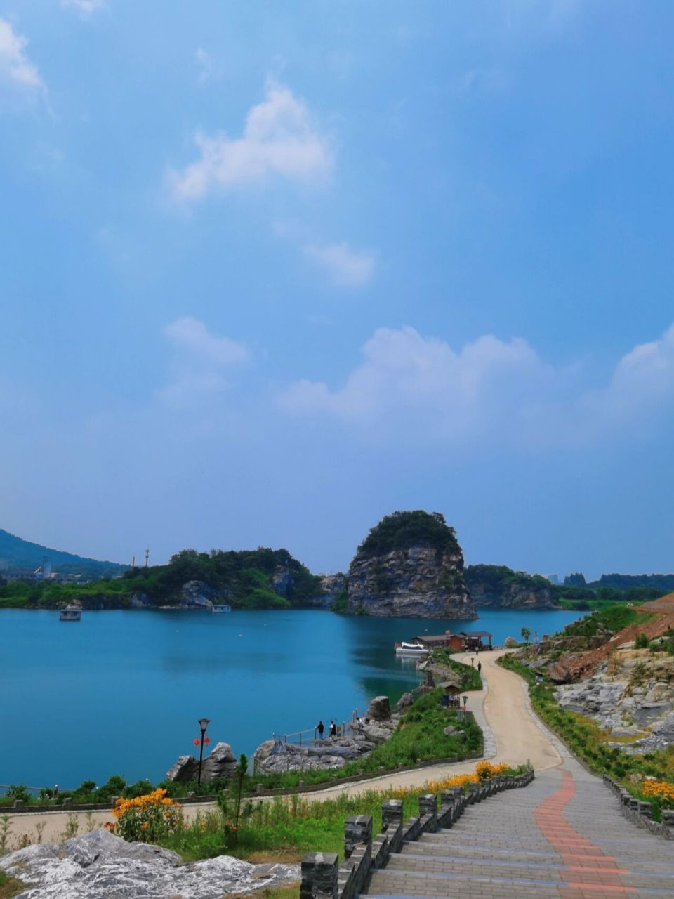 丹阳七峰山 那是一片幽幽的蓝,是一抹碧蓝碧蓝,是一块天上掉下来的