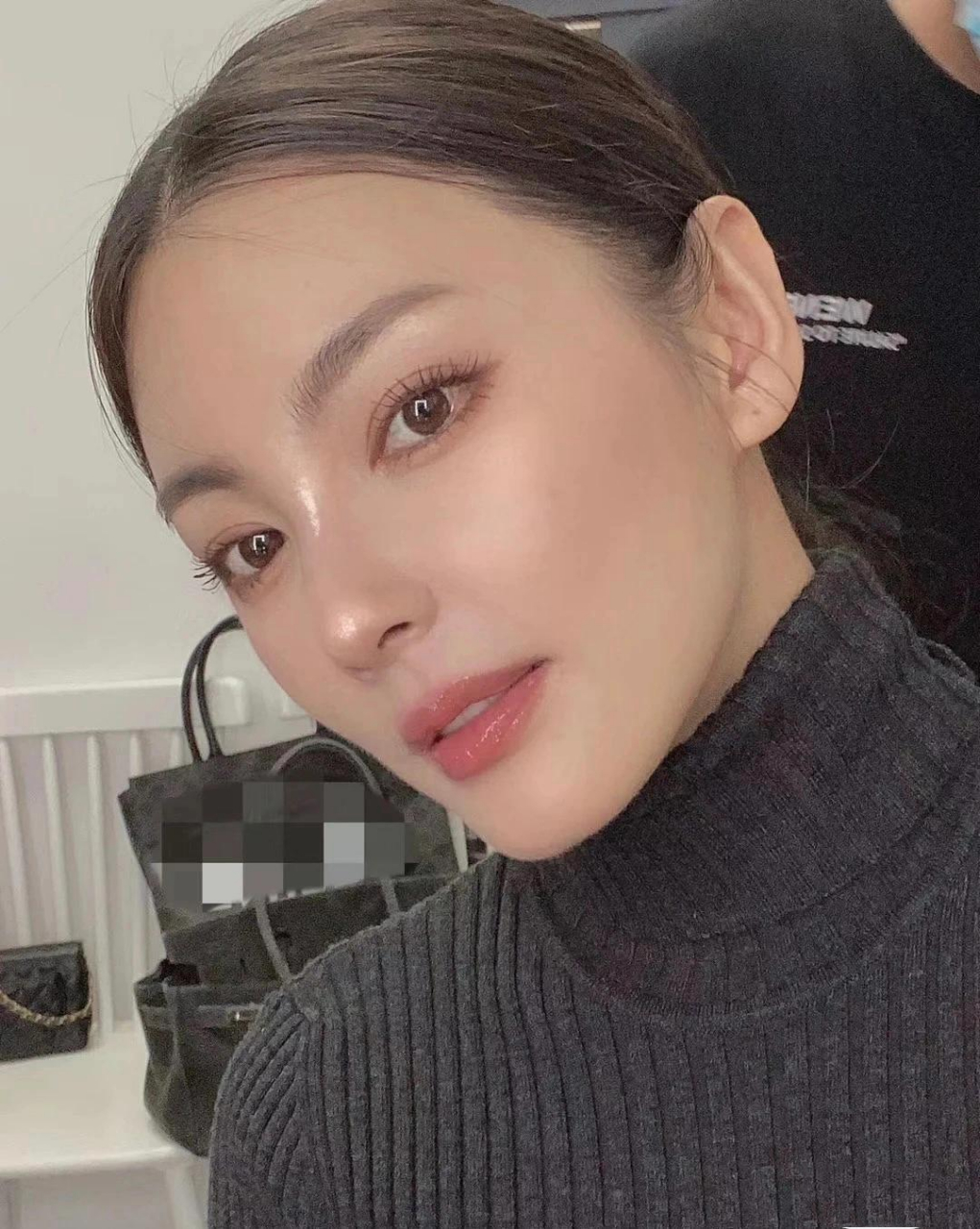 标准柳叶眼 柳叶眼的主要特色就是长,长得非常有女人味而不是像狐狸眼