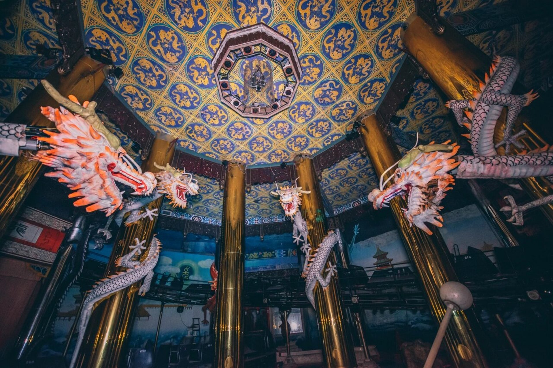 废墟摄影 九龙游乐园地下龙宫1/2 建于上世纪80年代的九龙游乐园运行