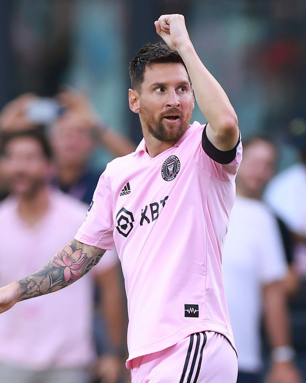 梅西半场梅开二度获全场膜拜,北美联赛杯小组赛,迈阿密国际主场4-0