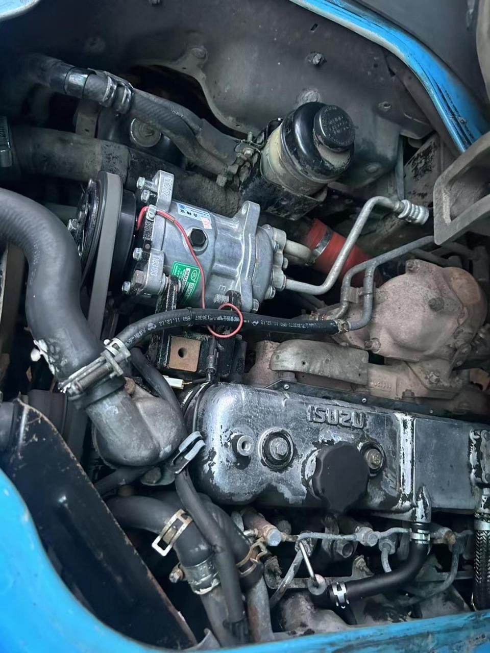 五十铃600p单排双轮4米2车厢,搭载4k3.0发动机,带助力空调