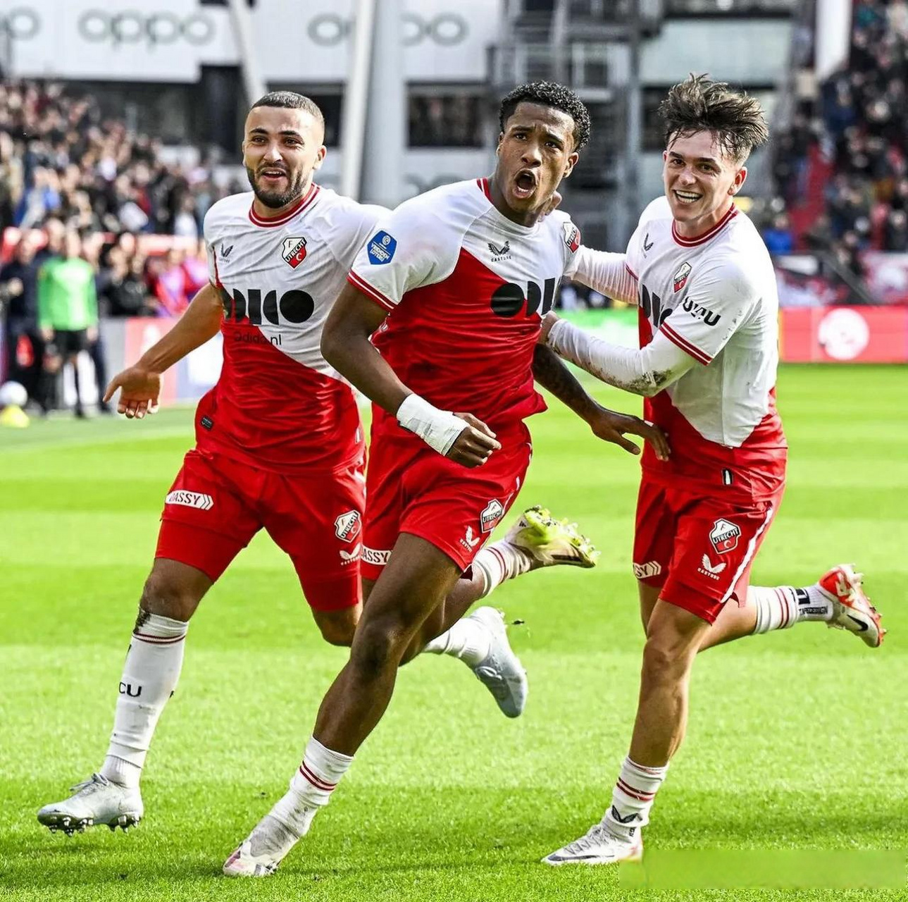 昨晚,阿贾克斯在与乌特勒支的比赛中痛苦地败下阵来,跌至荷兰足球甲级