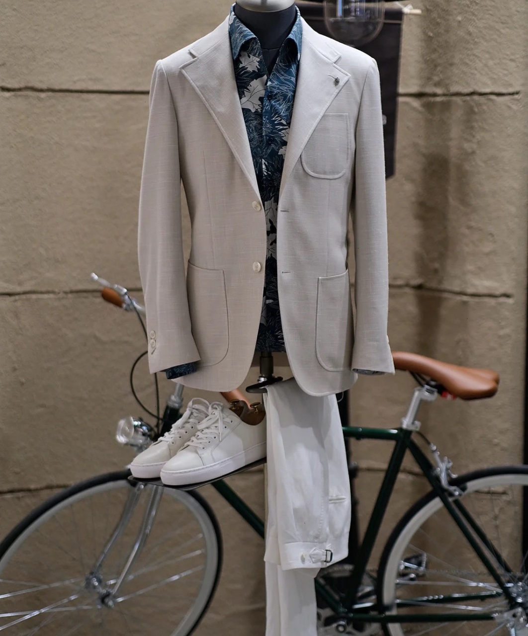 古巴领衬衫|休闲西服搭配神器 这两年,古巴领衬衫又重回时尚巅峰,成为