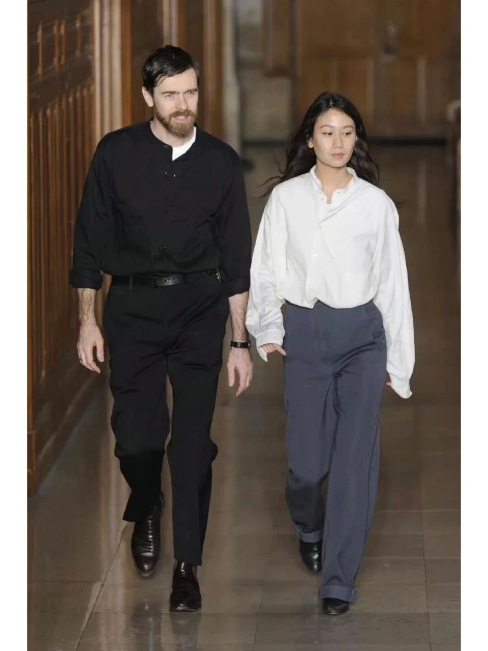 原来这对神仙情侣分手了 今天刷lemaire秀场视频,最后看到两位谢幕,没