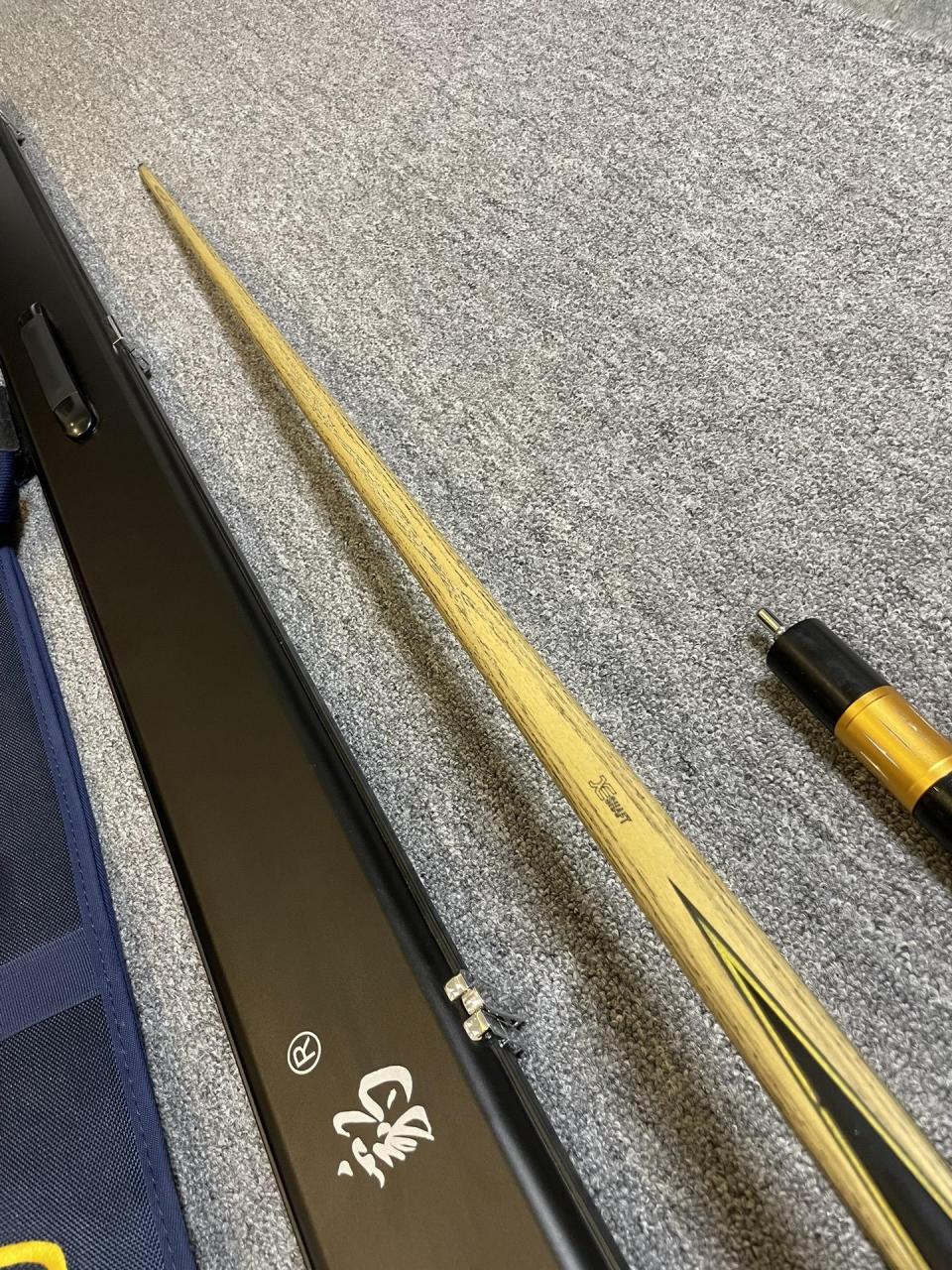 新到野豹硬核2,球杆整体9成新,n20球杆编号,轻微使用痕迹,直度没问题