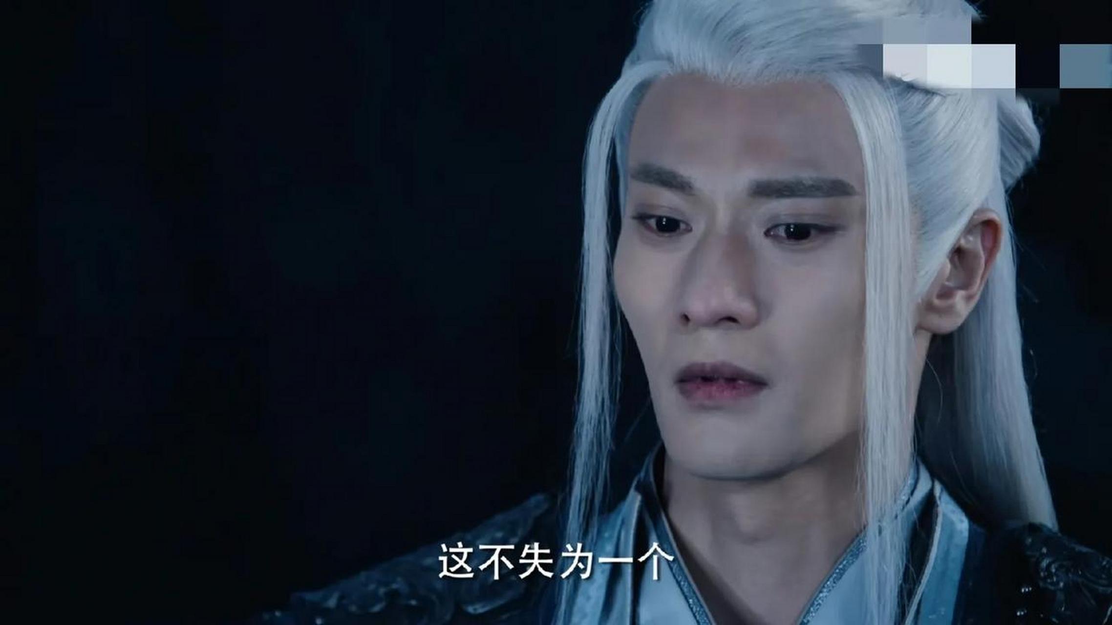 《雪鹰领主》的池丘白首次出场就救了东伯雪鹰,还送给东伯雪鹰一缕