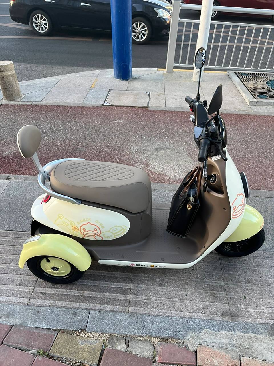 出爱玛电动三轮车 只开一次 爱玛三轮电动车 新款q70 烟台自提 今天刚