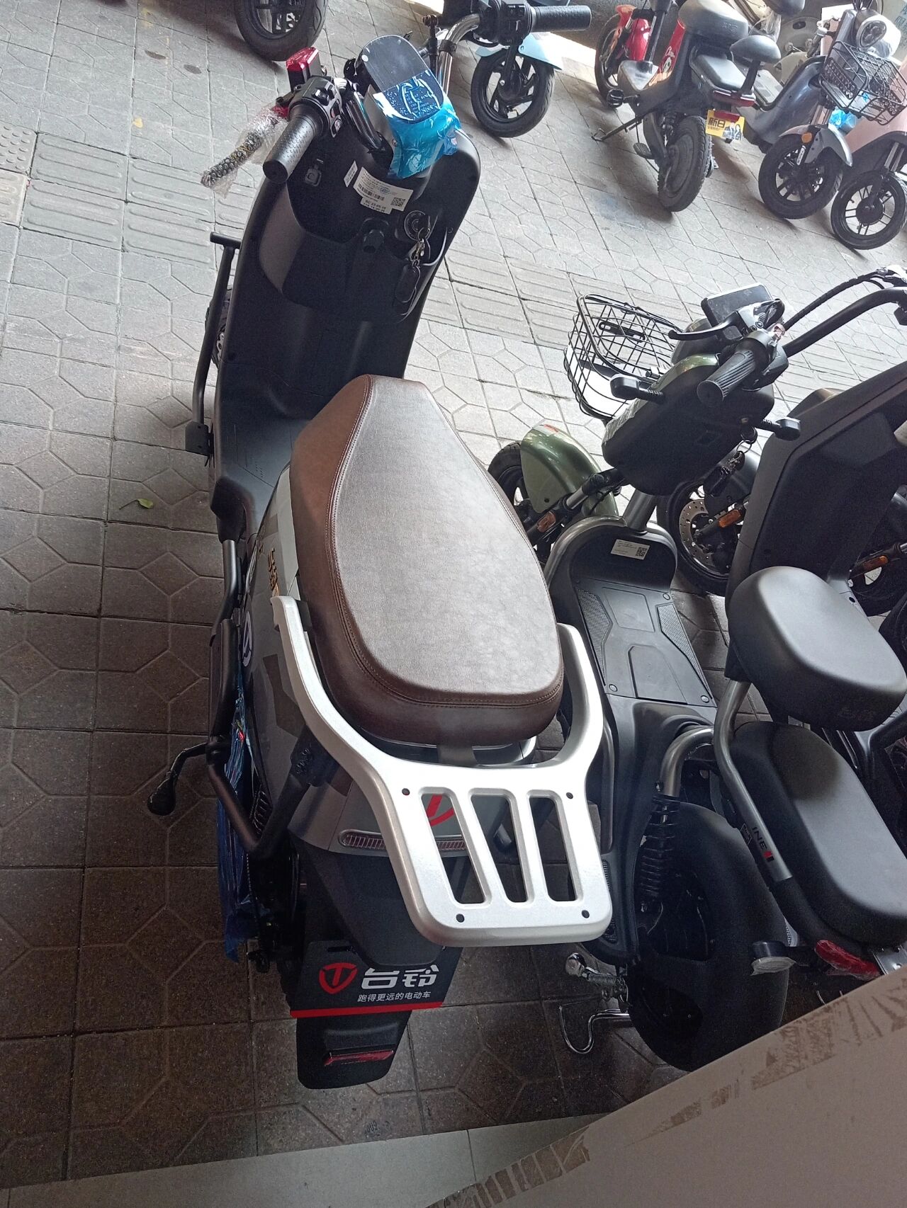 可上牌宽大轮胎电动车跑男同款台铃星途炫酷      超大超宽轮胎60伏20