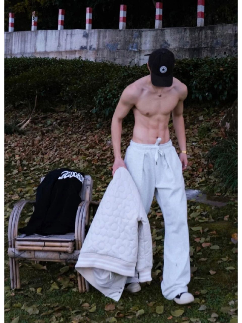 帅哥壁纸 | 腹肌篇 水一期 (图片上的帅哥不知道是谁) 图片来源:最右