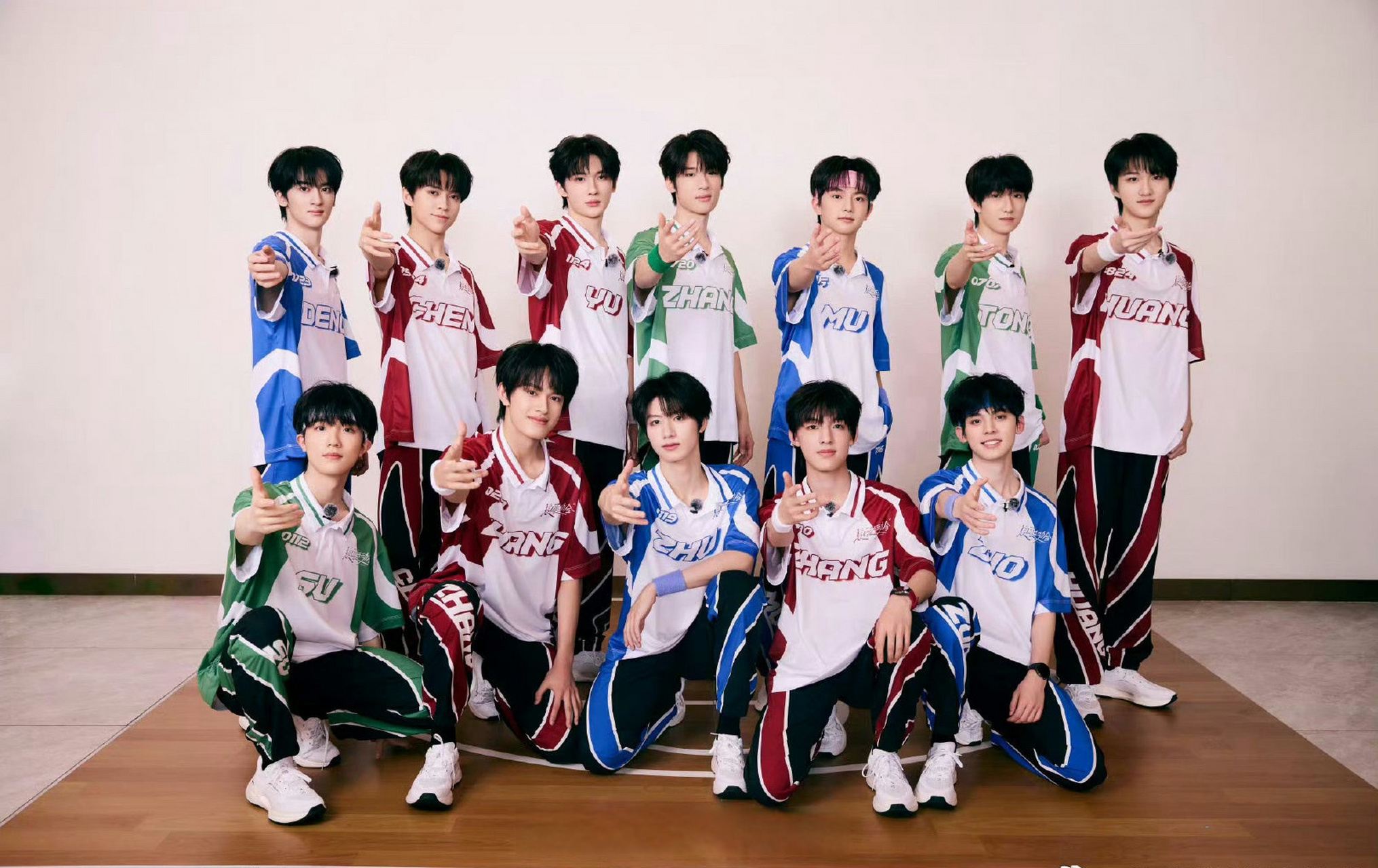 tf家族二代,三代,四代的分别合影,那一代的长相更符合你的审美?
