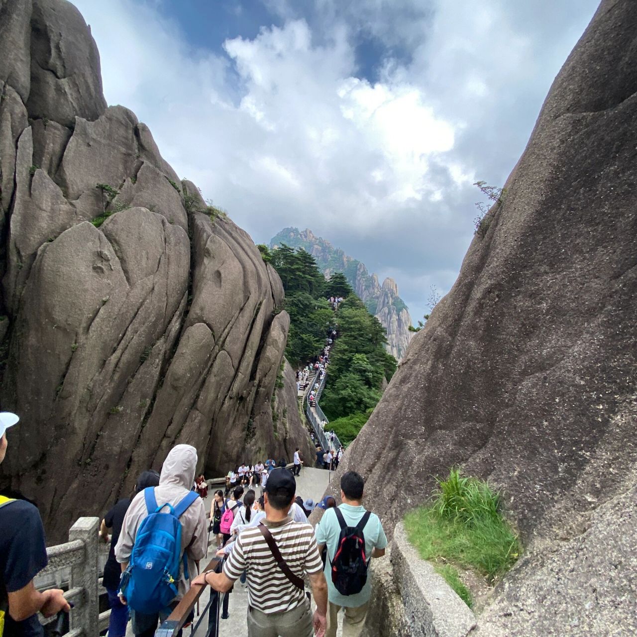 安徽-黄山  本次路线:云谷索道06—始信峰7215—猴子观海92