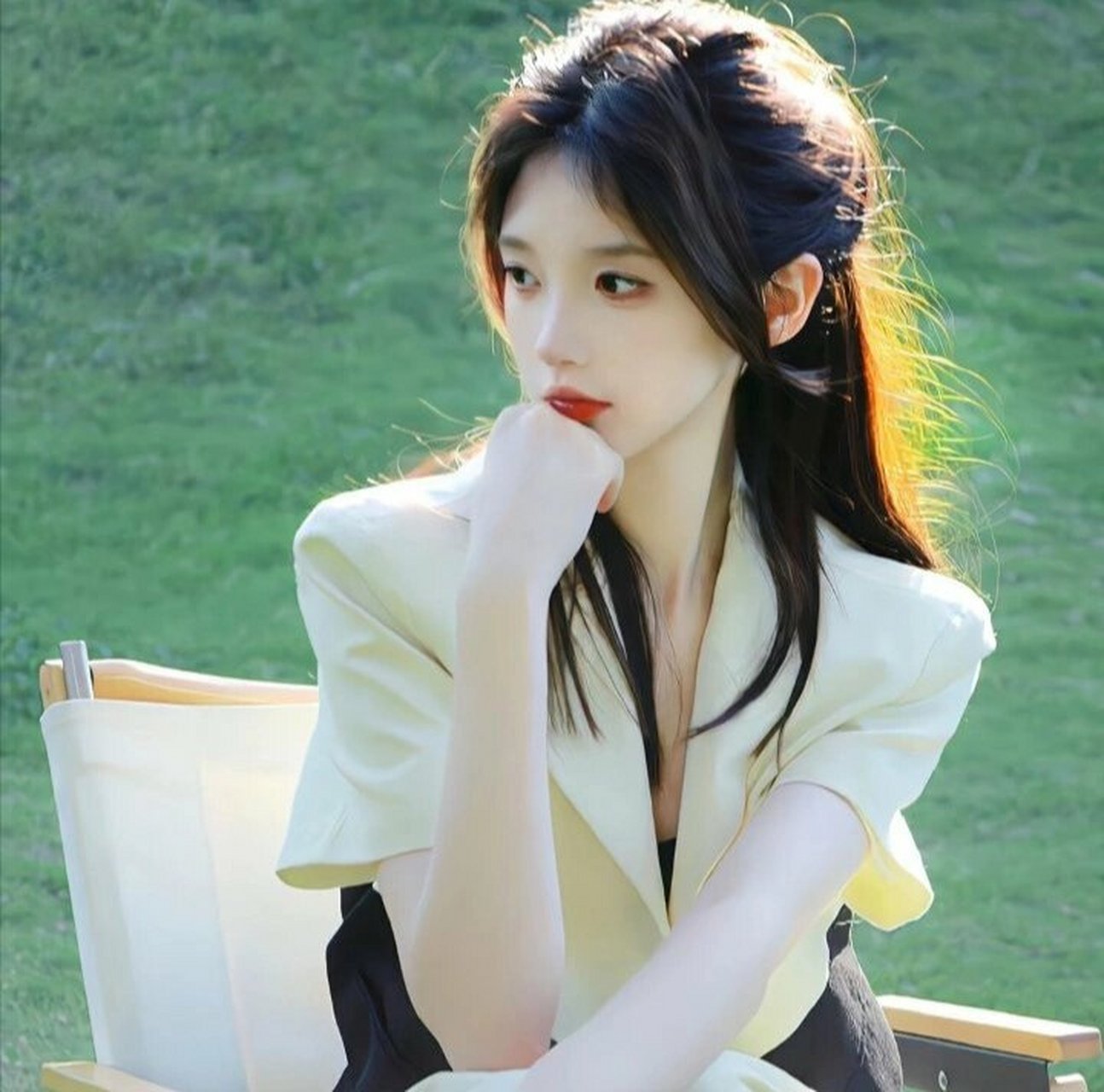 氛围感女头|极致森系童话 兰在幽林亦自芳 图源网络/侵删