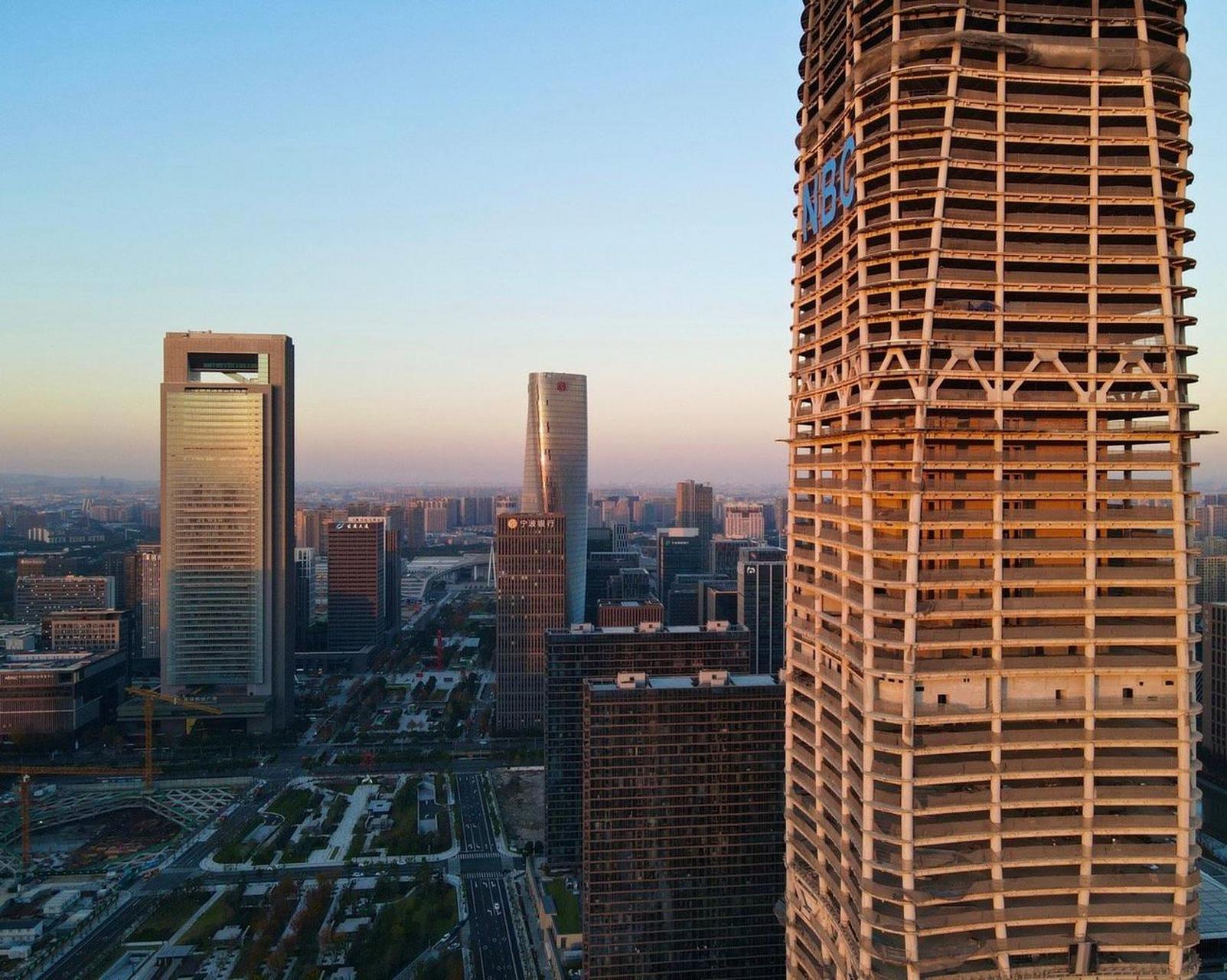 409米的宁波中心大厦核心筒高度已超过333.36米,超过温州世贸中心333