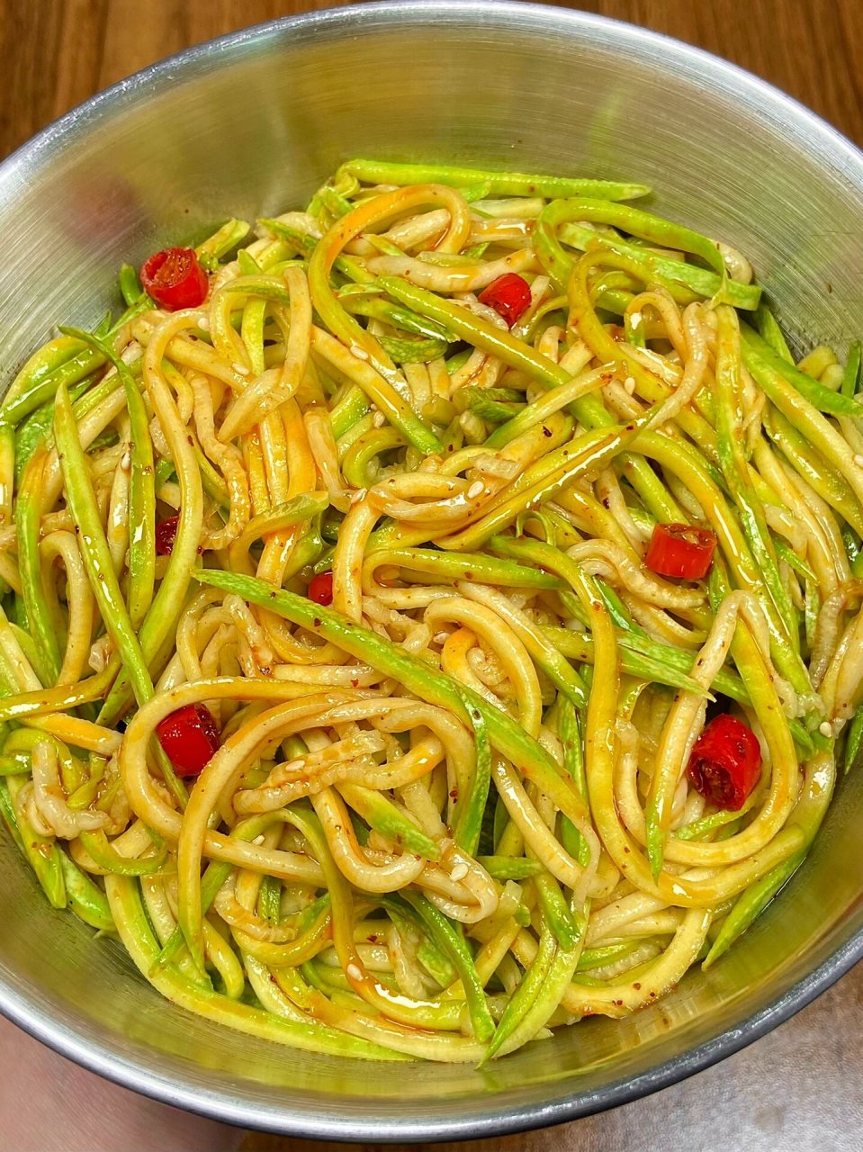 西葫芦别再炒着吃啦,试试这个凉拌西葫芦丝!