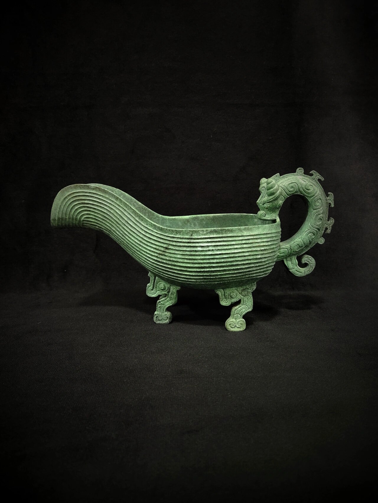 青铜文物系列┃青铜水器┃青铜匜 96青铜匜 青铜匜是古代盥手注水之