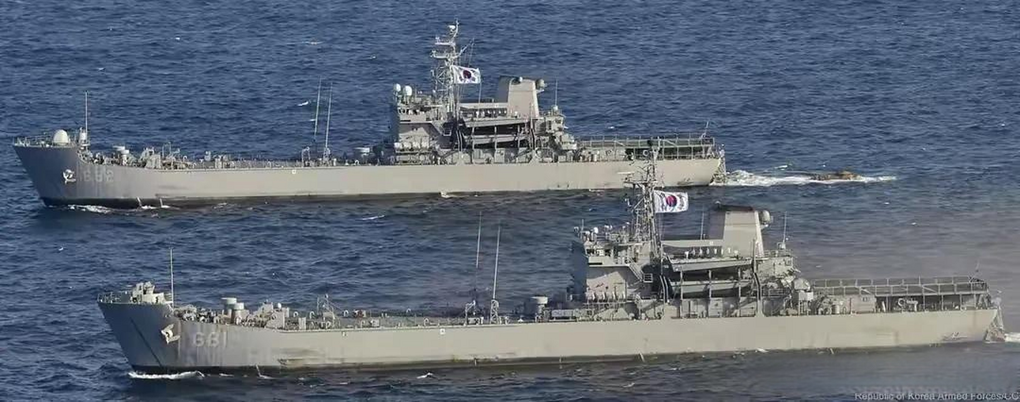 天王峰级两栖登陆舰是韩国自主研发的第二代两栖战舰,是由韩国现代