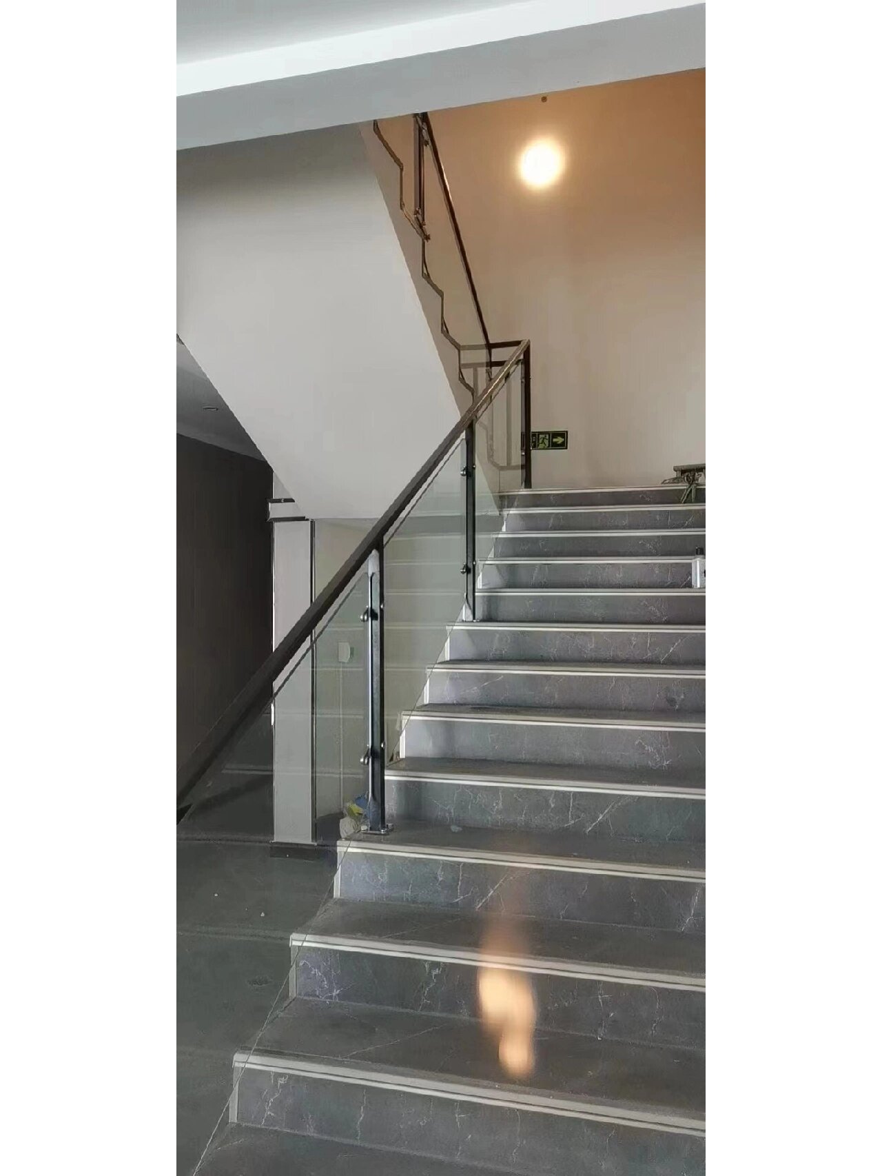 方管鱼嘴立柱玻璃楼梯扶手