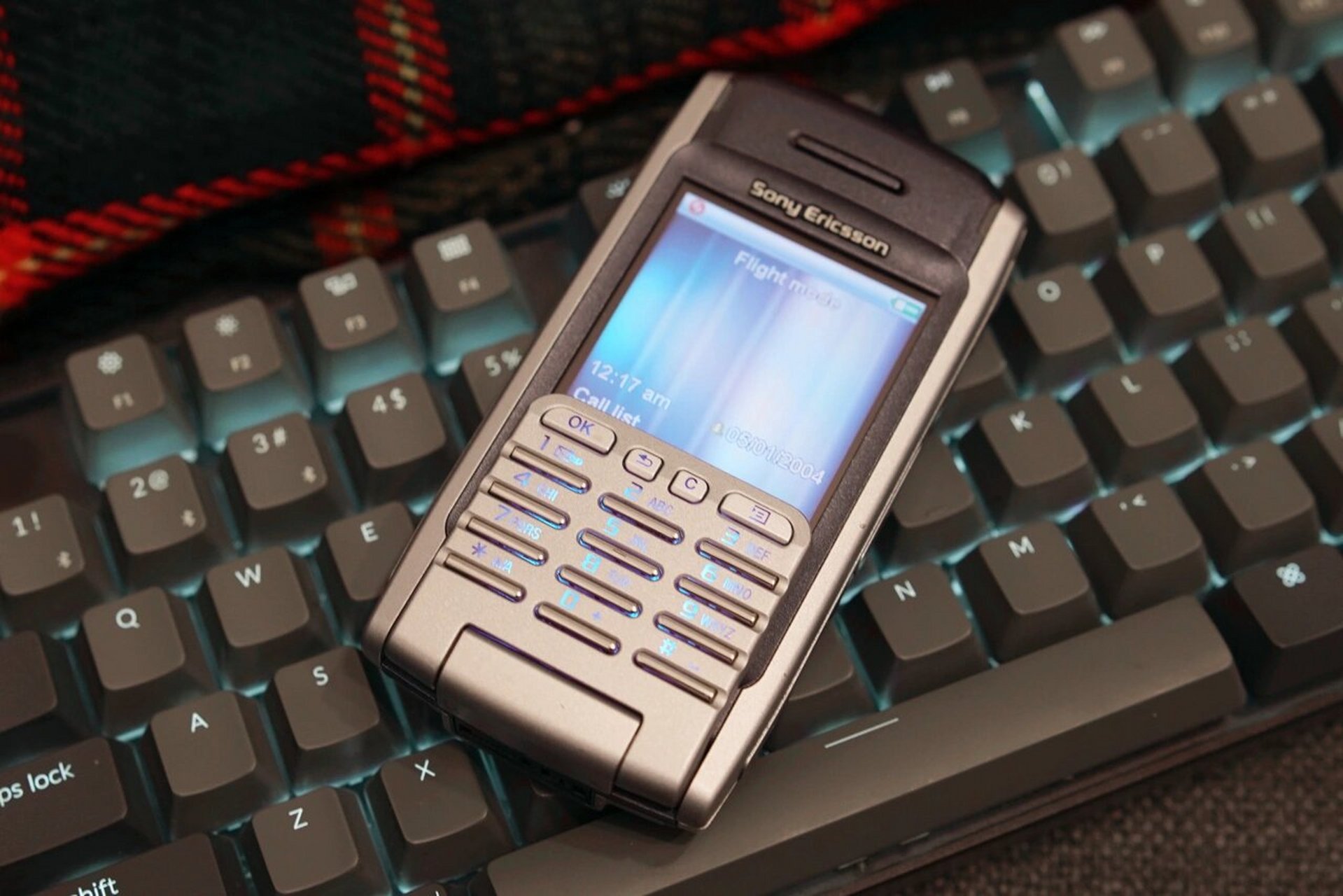 经典手机 索尼爱立信p900 最近心血来潮想捣鼓老手机,于是买了一部