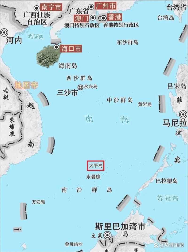 东沙岛,渔民都叫它月牙岛,是东沙群岛里唯一露出水面的岛,有1