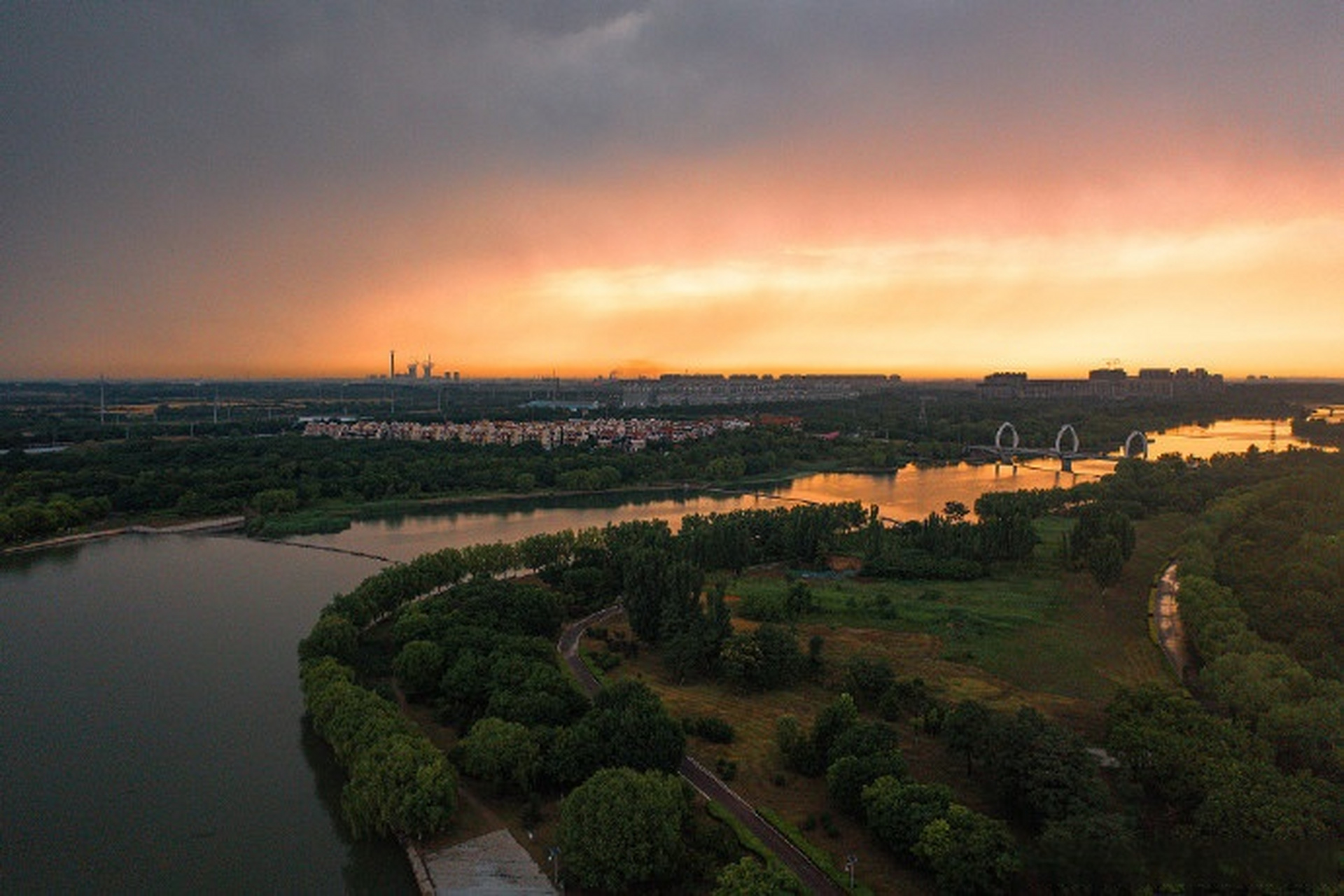 源头位于章丘区南部的绣山,河道全长约20公里,河水清澈见底,四季风景
