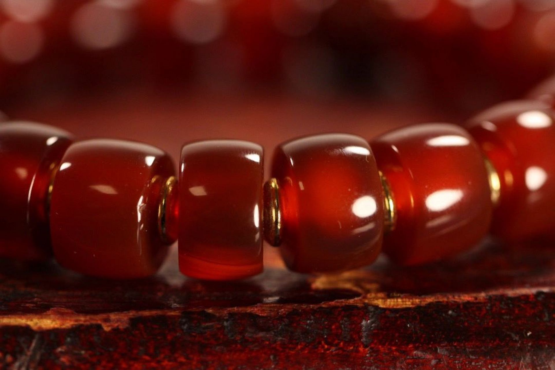 千年西周时期老玛瑙手串,酒红色,颜色红润 千年西周时期老玛瑙手串,酒