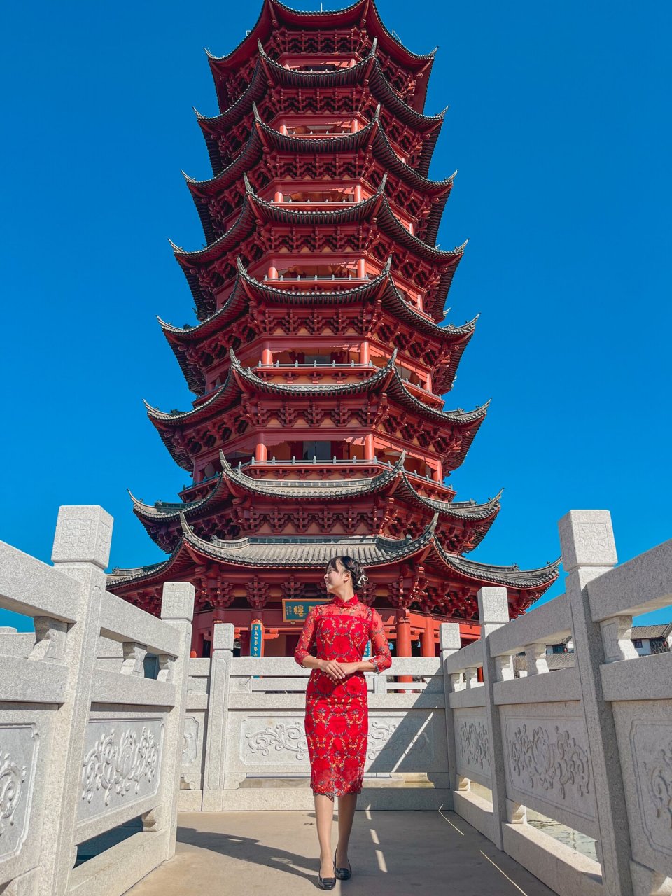 玉溪～大营街～凤凰楼 位于玉溪市红塔区大营街幸福小镇 在凤凰楼亮灯