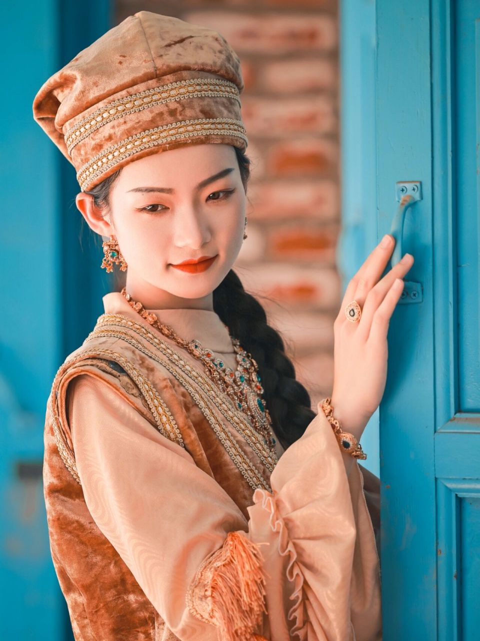 40塔塔尔族|伊宁县1805年塔塔尔传统服饰 96塔塔尔族简介: 塔塔尔族