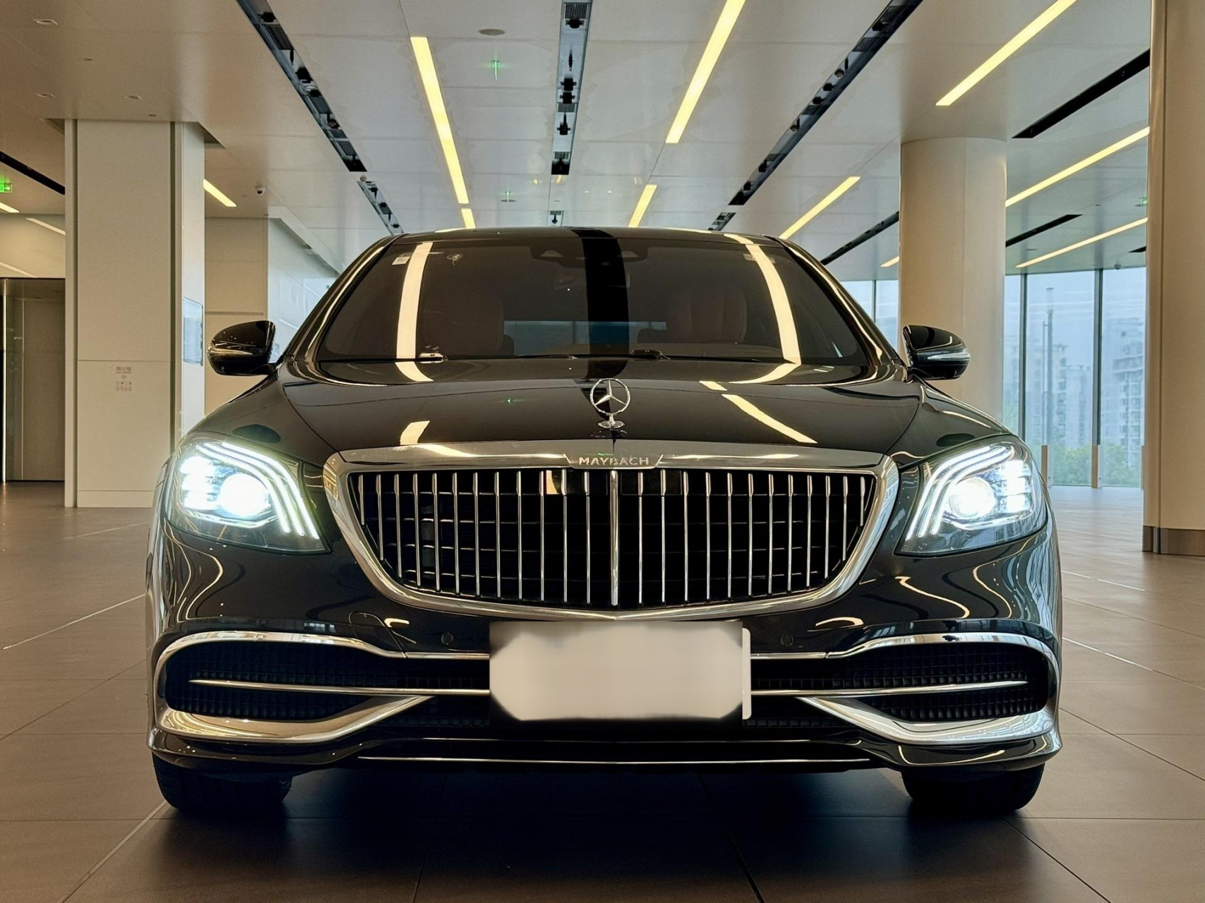 4万公里 车价98.5 万 整备服务费19700 元迈巴赫 迈巴赫