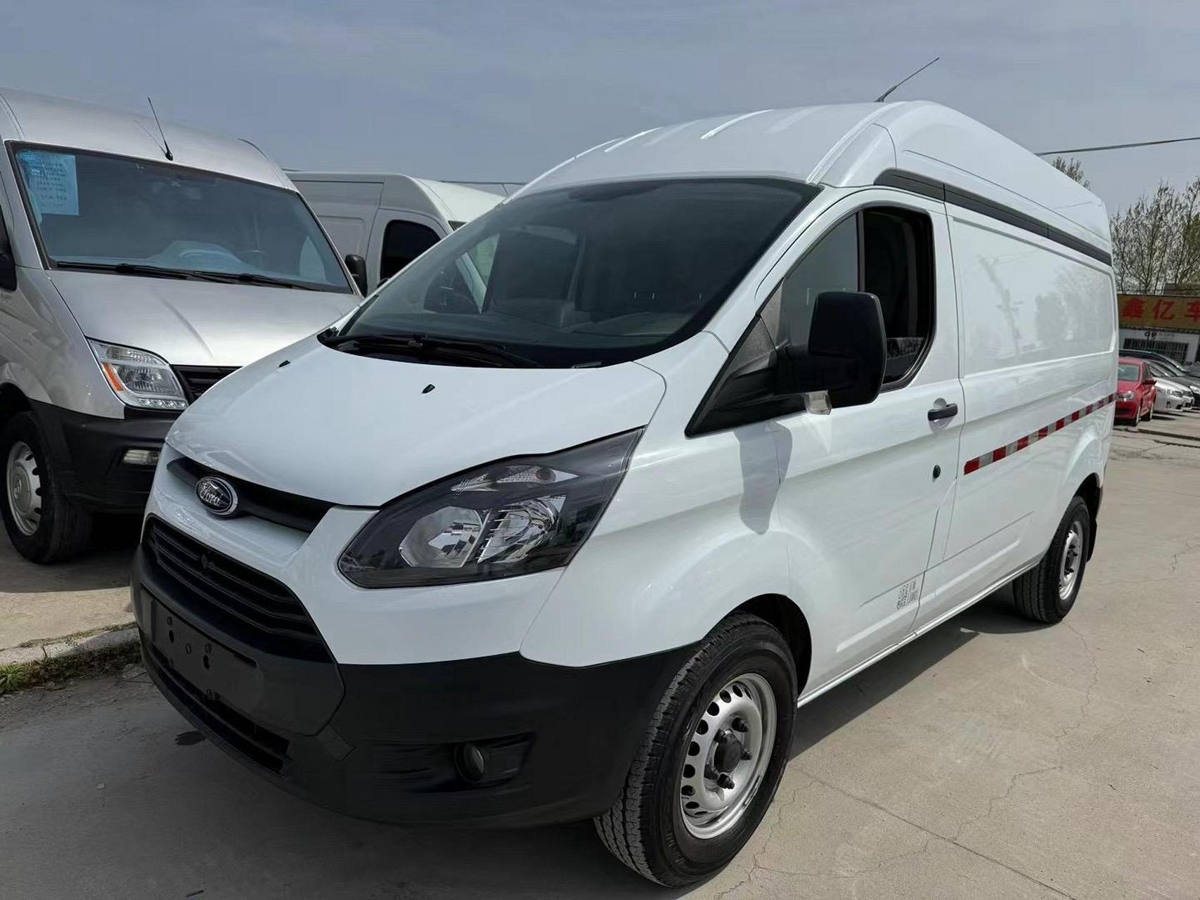 2020年上牌的福特新全顺,2.0t柴油3座货运版,中轴中顶,精品车况