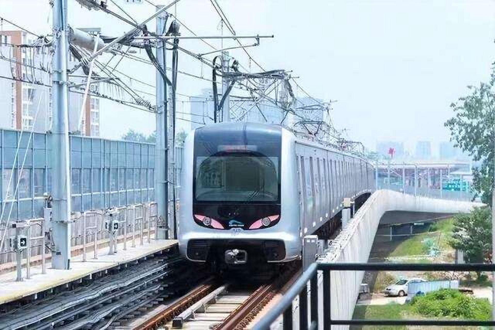 成都地铁1号线将向南往视高镇方向 ^_^视高人民以后晚上坐地铁去春熙