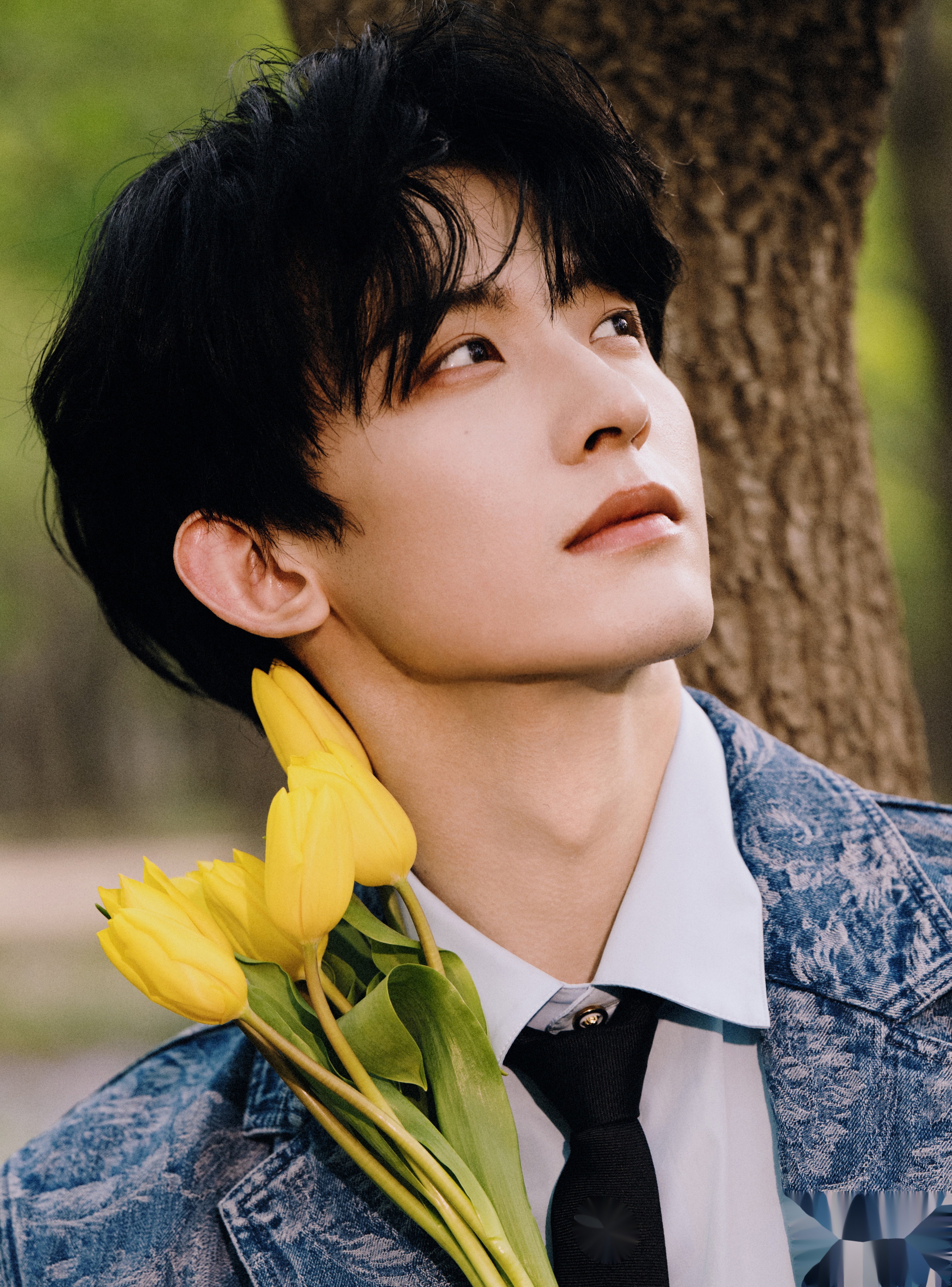 当电影胶片化作流动的晚礼服,以巴洛克烛台作笔,在