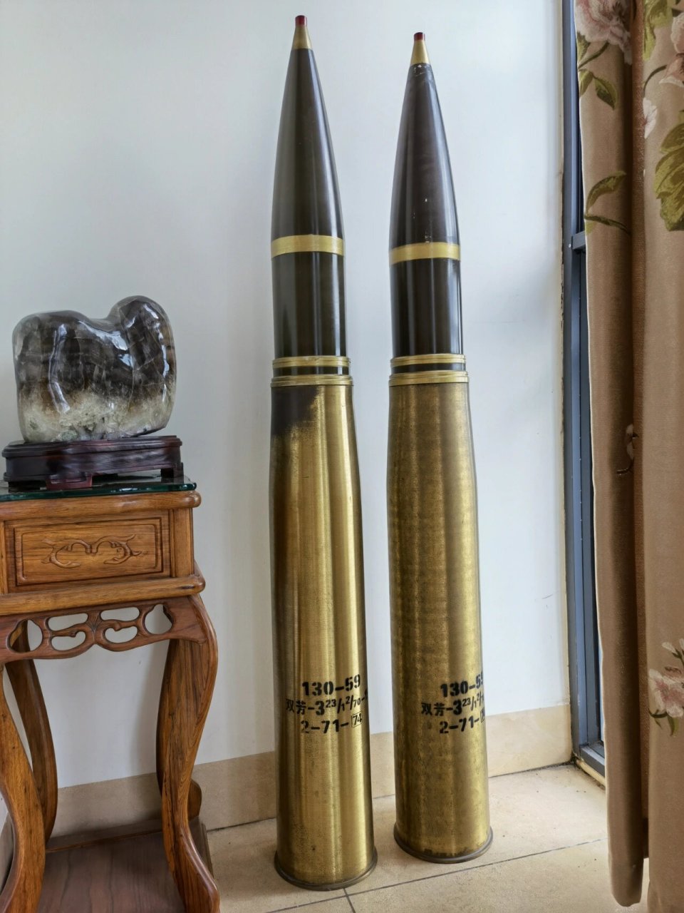 镇宅之器 父母家中留存的一对130-59炮弹弹壳工艺品摆件,岁月的蚀刻