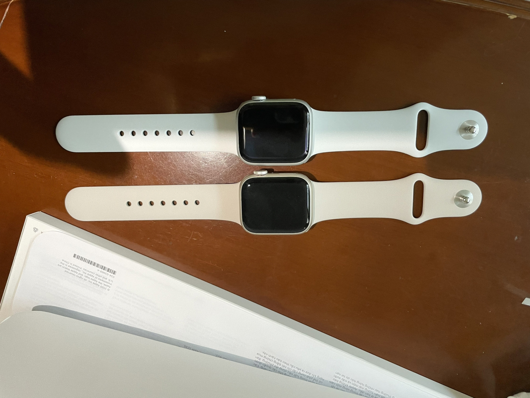 apple watch s8星光色 银白色的极致对比 看图一你会发现其实差别不大