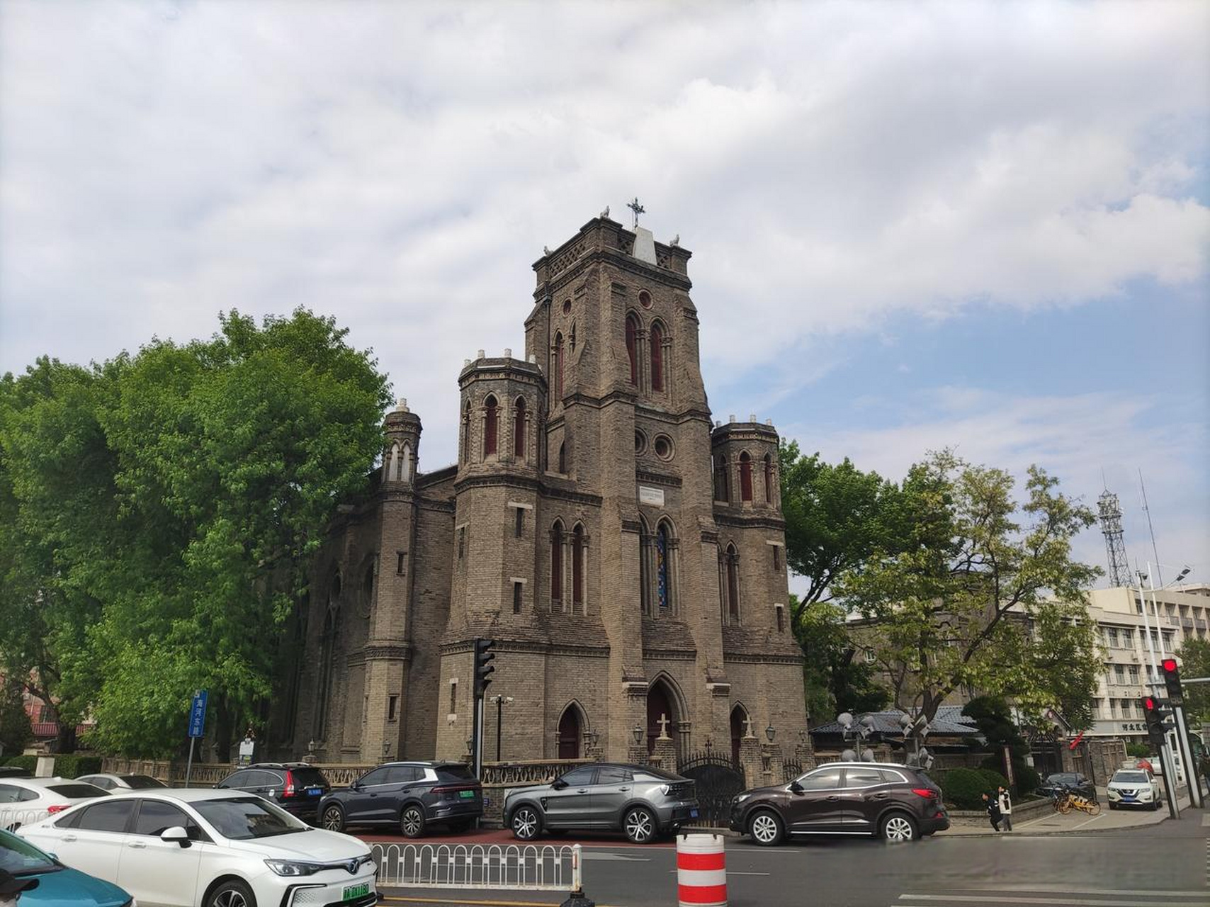 天津海河边有一座叫望海楼的教堂,这里就是153年前震惊中外的"天津