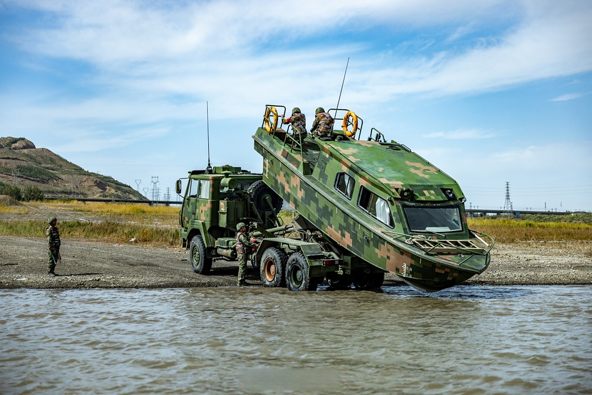 本次演练旨在从多个角度,对舟桥分队应急保障能力进行全方位检验.
