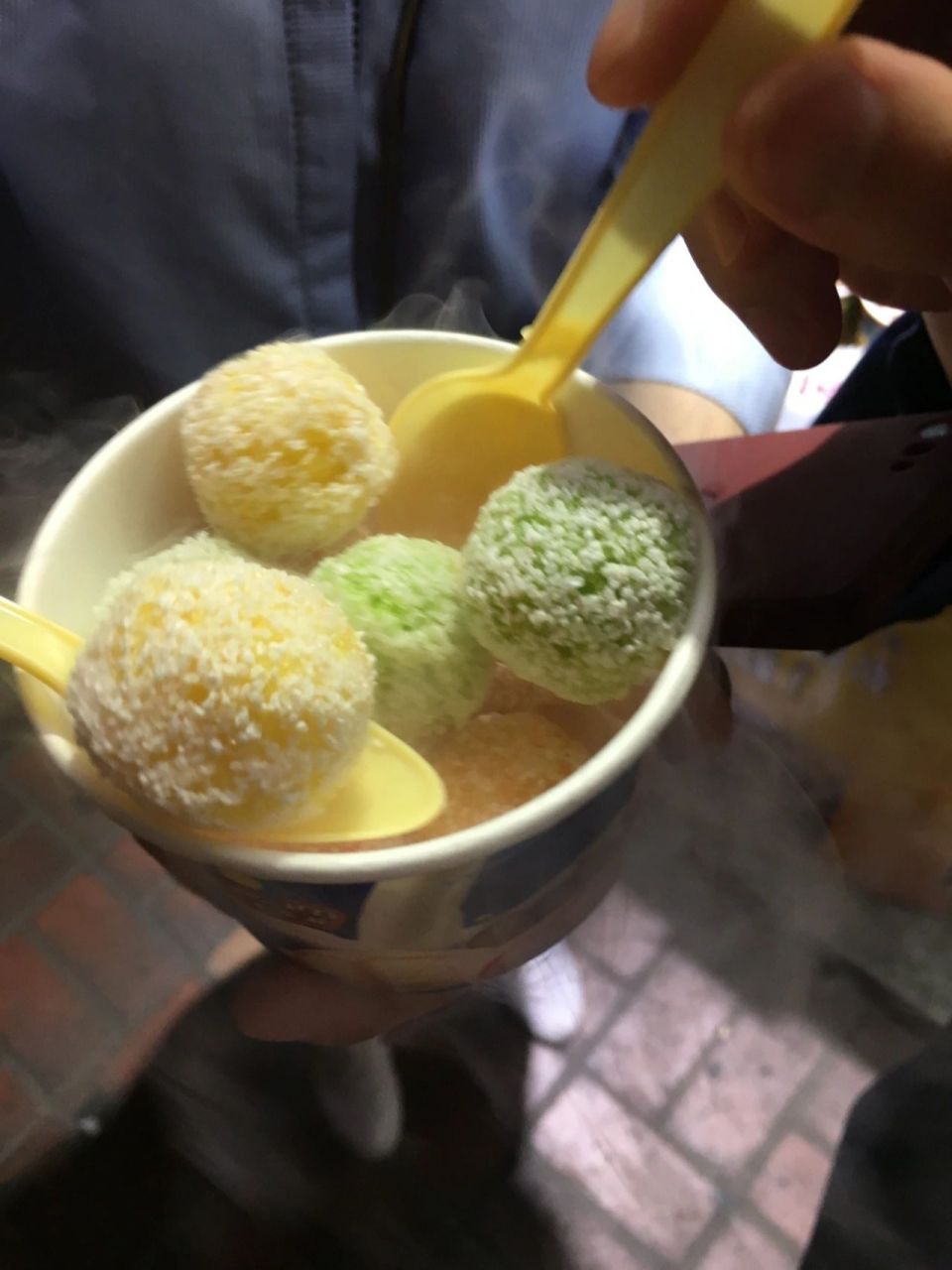 其实冒烟冰淇淋92能够吃在嘴里冒烟,是因为并且里面含有的一个物质