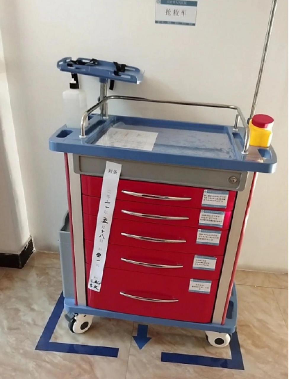 医院6s精益管理之抢救车的管理 抢救车是存放抢救药品,物品的专用车