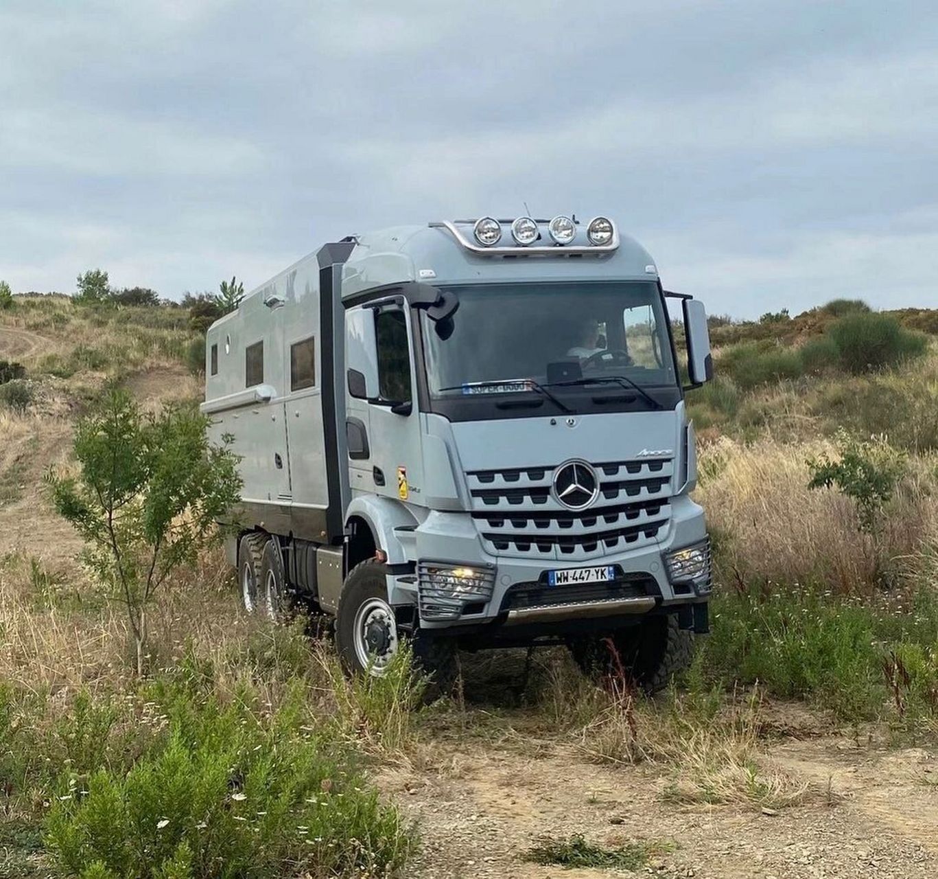 奔驰arocs 3343 6x6越野房车 法国3ccartier出品(转自ins)越野房车