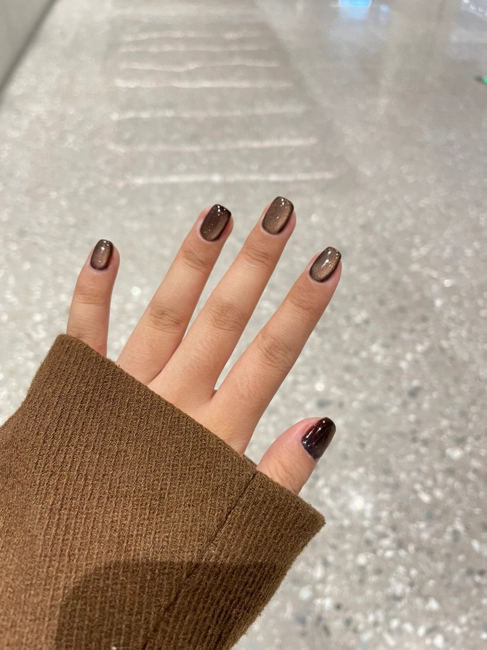 姐妹们,这个繁星猫眼美甲绝了,感觉星空都在我得指甲上,闪闪的真的好