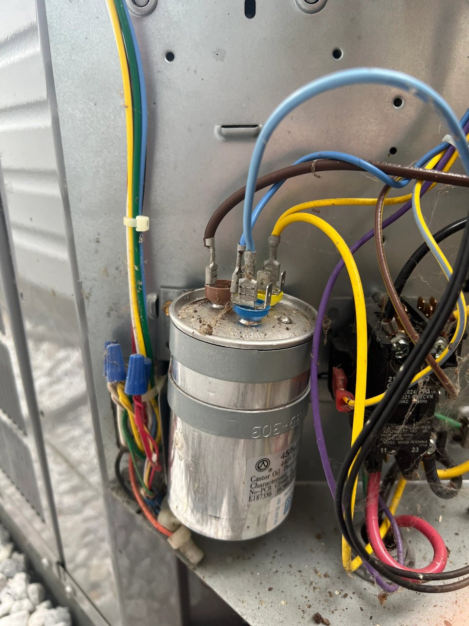 中央空调室外机 更换 电容capacitor 空调现实82号错误,查询为室外机