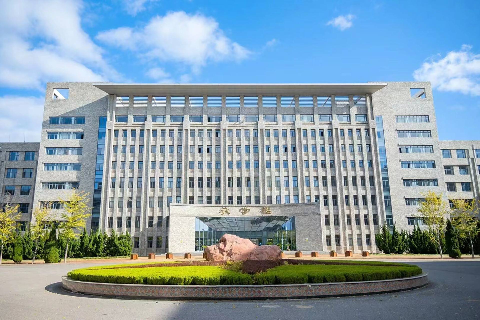 大连交通大学旅顺校区二期宿舍楼 学校最好的寝室了虽然没有空调独卫