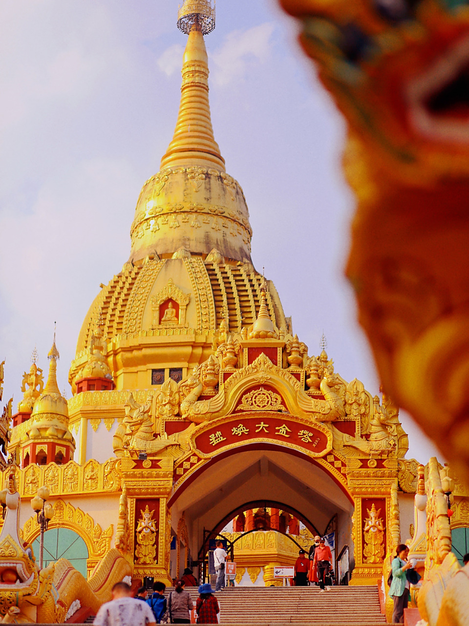 云南·德宏傣族景颇族自治州·芒市 勐焕大金塔是芒市旅行必到景点