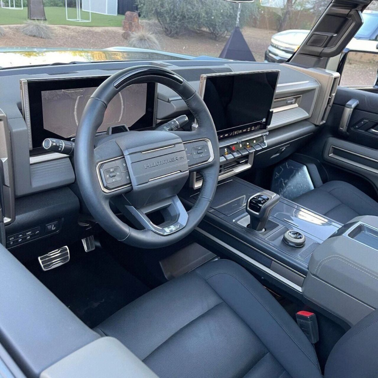 悍马ev要进中国了,美国本土悍马ev售价12万美元,加价30万美元,落地超