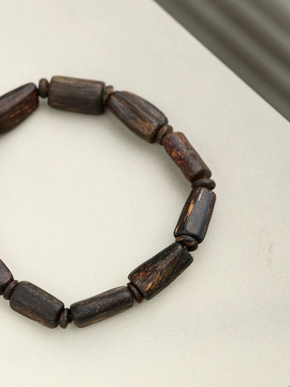 马泥涝沉香"随形手串" 沉水,精心选料,细致打磨,甜意萦绕,舒缓而不