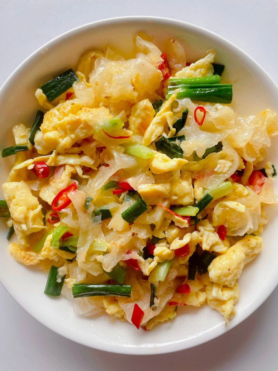 快来试试这个银耳炒鸡蛋!鲜香脆嫩!