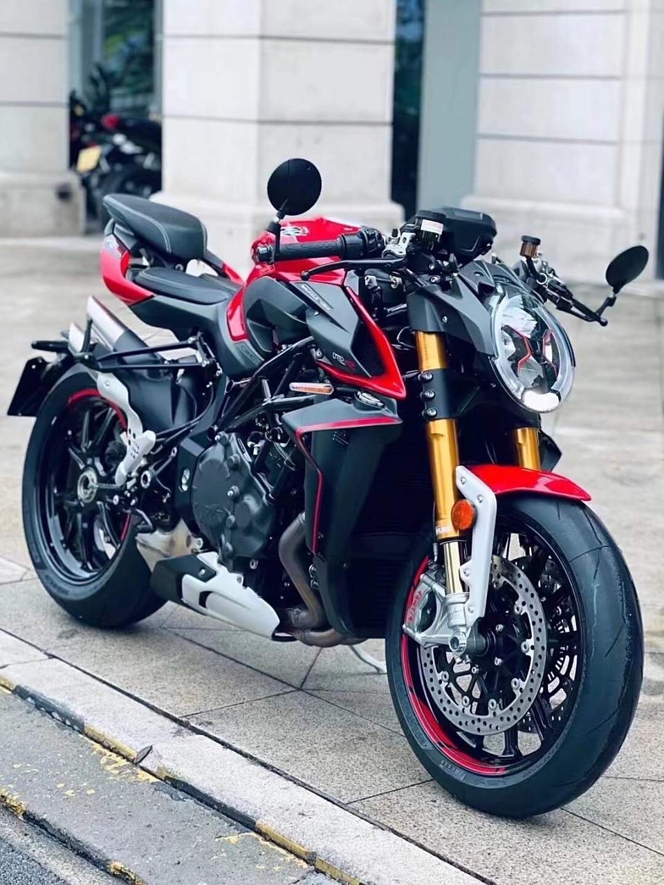 mv奥古斯塔暴徒brutale 1000rr  奥古斯塔 最强街车 208p马力,全车碳